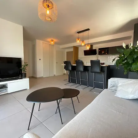 - Grand Port - Parking Apartment